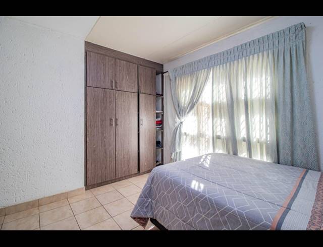 2 BEDROOM TOWNHOUSE FOR SALE IN MULBARTON